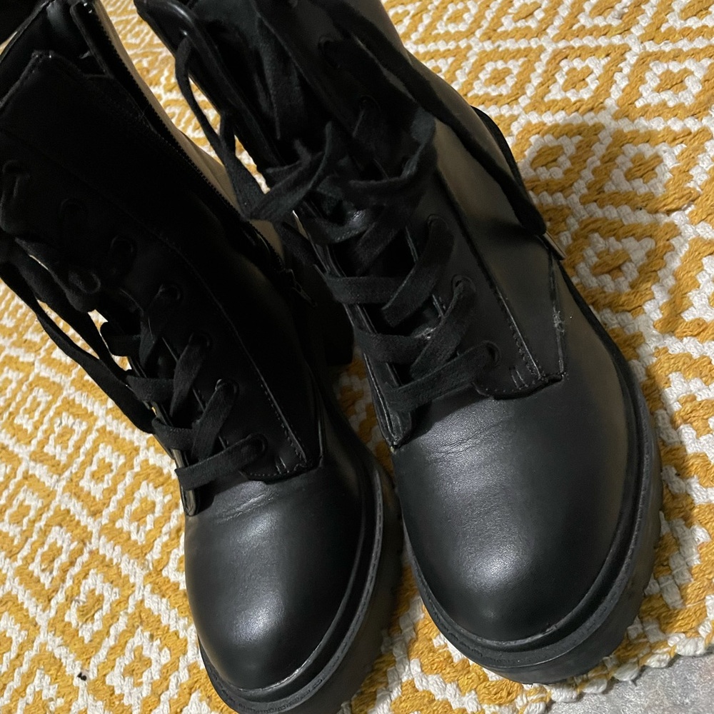 Worn twice super cool looking but a little to tall for my liking